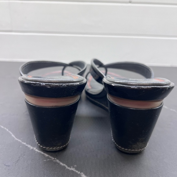 Cole Haan 2 ½” wedge sandals Black leather w/ silver trim. Nike Air Base. Size 9 - Picture 3 of 4